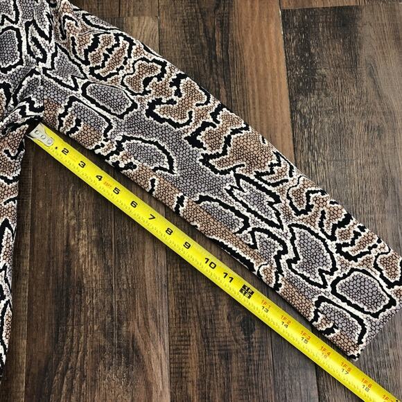 Cabi Knit Blazer Jacket Snake Print Double Breasted Career Size 4 Tan Gray Multi - Picture 16 of 16